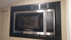 Read more about the article The Essential Guide to the RV Microwave (and Is Convection Better?)