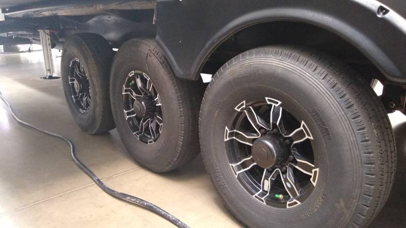 travel trailer 1 or 2 axles