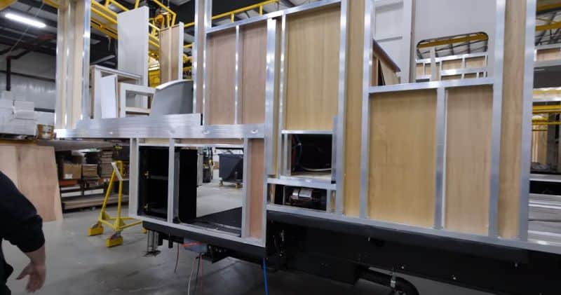 Read more about the article Wood Vs Aluminum Framing in an RV – Which Is Best?